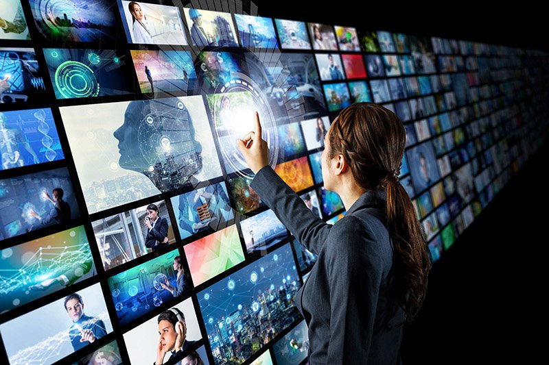 The Crowd Takes the Stage: Tech Trends in Entertainment